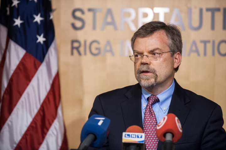 Посол США: Латвия еще не вышла из экономического кризиса