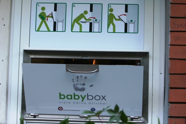 В резекненском Baby box оставили девочку