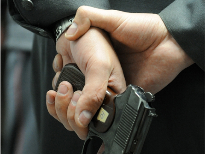 В рижском баре обнаружили огнестрельное оружие