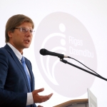 Мэр Риги пообещал бороться за подоходный налог