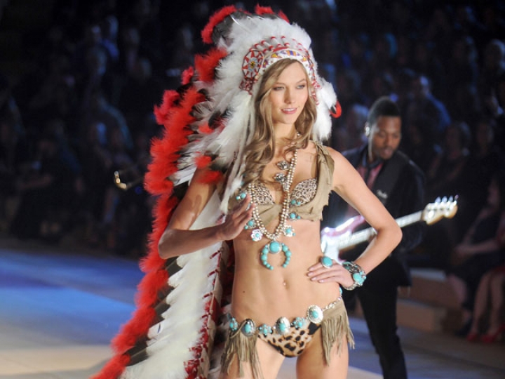 Американских индейцев обидело белье Victoria’s Secret