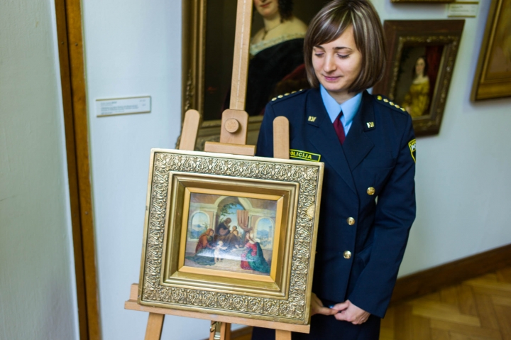 Латвийскому музею вернули украденную 20 лет назад картину (ФОТО)