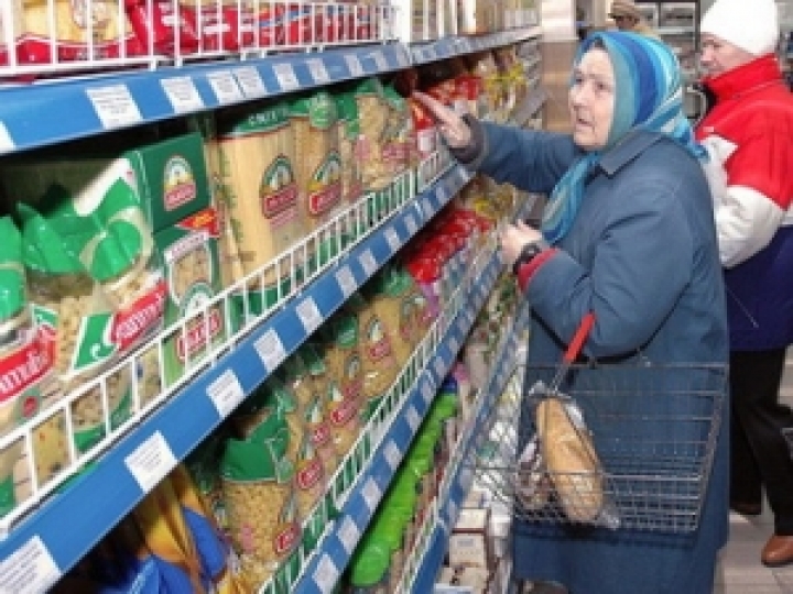 Каждому десятому латвийцу не хватает денег на продукты