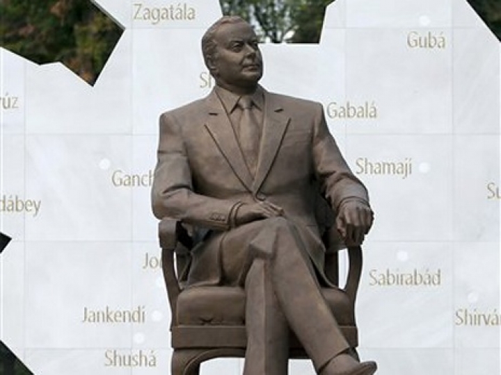 В Мехико хотят снести памятник Гейдару Алиеву