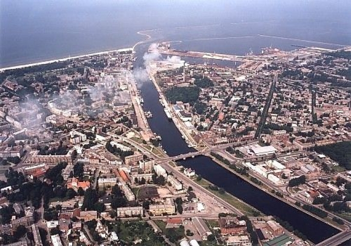 Утечка нефтепродуктов в Лиепае оказалась последствием оккупации (АУДИО)