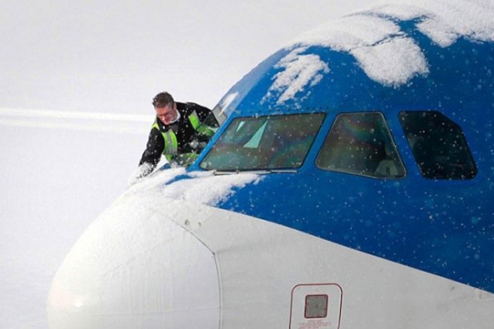 Снегопад парализовал московские аэропорты