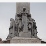 Молодая женщина попыталась совершить самоубийство у памятника Свободы