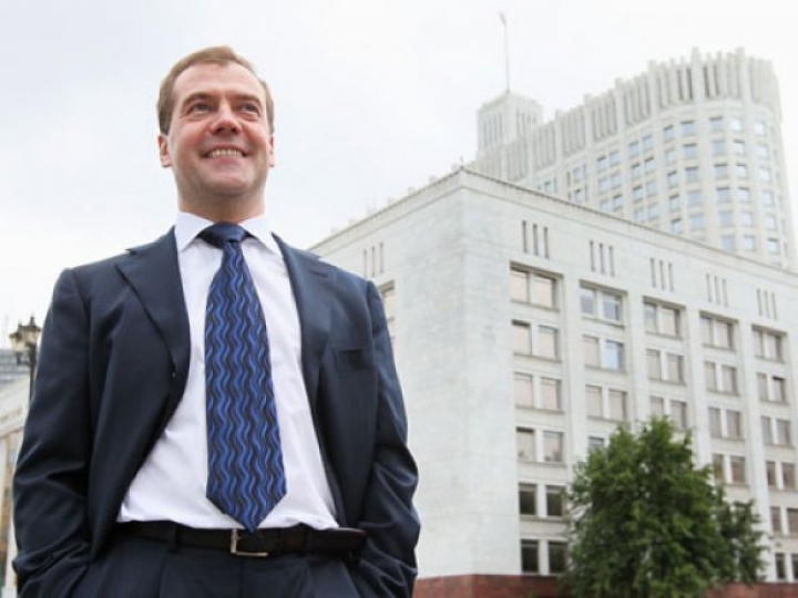 Медведев поздравил россиян с отменой апокалипсиса