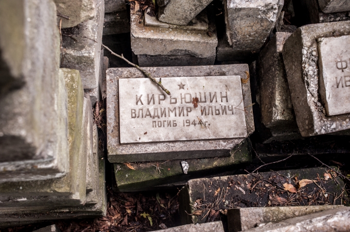 Ушаков сравнил «стабилизацию по Домбровскису» с кладбищем