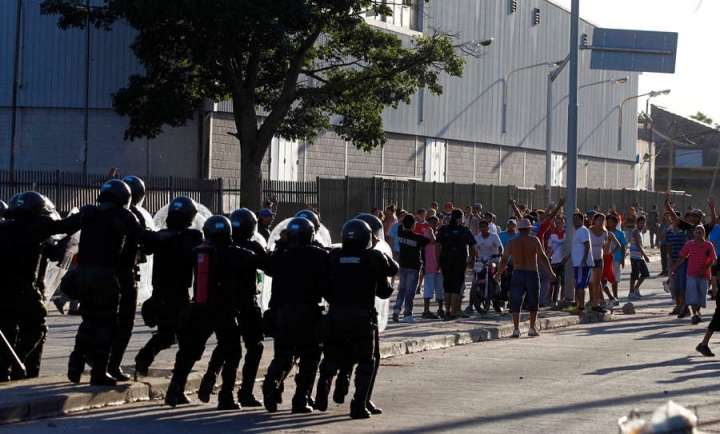 Аргентинцы грабят супермаркеты