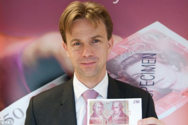 Британия введет в обращение пластиковые деньги