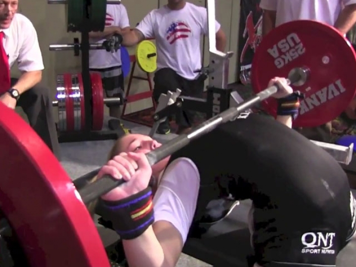 Мировой рекорд по жиму штанги лежа. Рекорд жима лежа. Пауэрлифтер джулиус мэддокс. Мировой рекорд по жиму штанги лежа. Мировой рекорд по жиму штанги лежа.