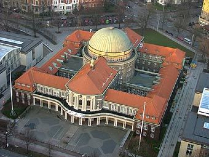 Детей российских чиновников обяжут возвращаться назад после учебы за рубежом