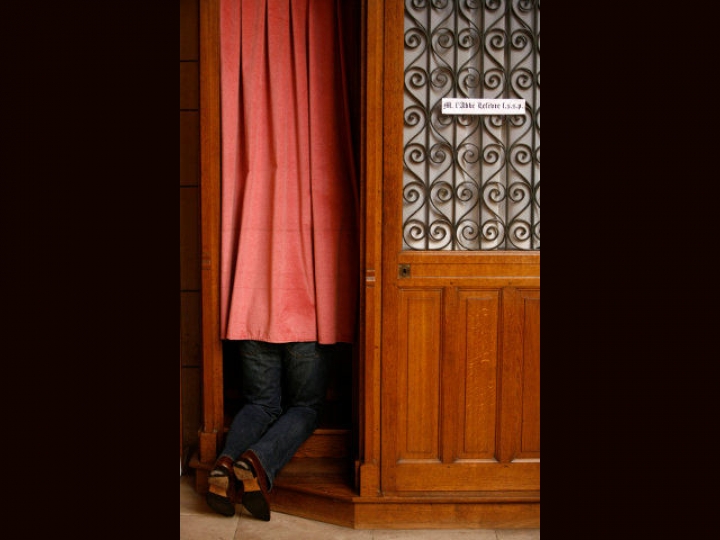 Итальянцы массово исповедуются перед концом света