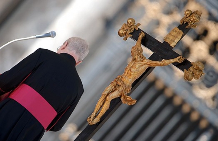 Голландские католики «голосуют» за однополые браки выходом из Церкви