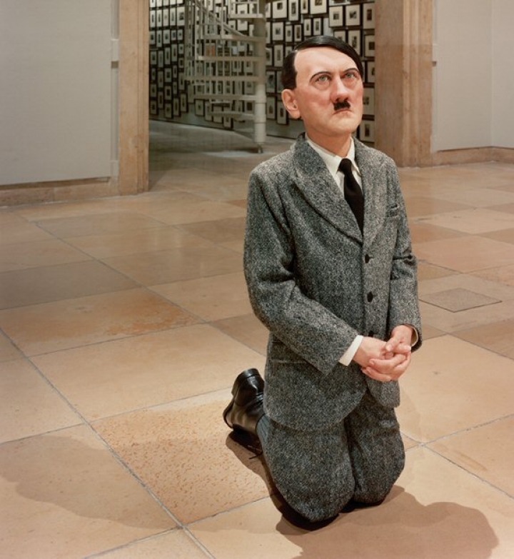 Евреи возмущены статуей молящегося Гитлера в Варшавском гетто