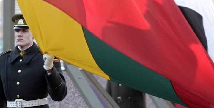 Лидера одной из правящих партий Литвы лишили иммунитета