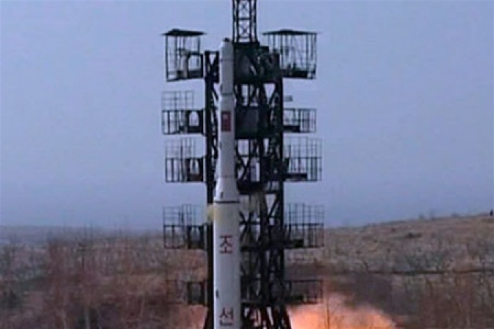КНДР установила ракету на стартовой площадке