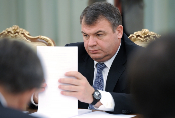 Экс-министра обороны РФ Сердюкова вызвали на допрос