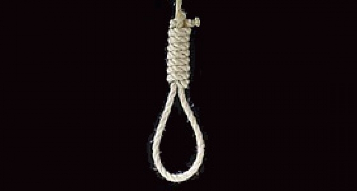 Убийца двух человек выпил яд, порезал вены и повесился