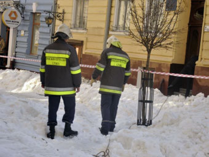 Во время атаки талибов на афганскую базу НАТО погибли 12 человек