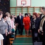 Президент: бесплатные обеды для школьников важнее учебников