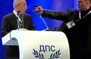 Болгарского политика попытались убить в прямом эфире (ВИДЕО)