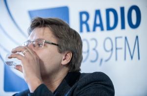 Ушаков шокирован технологией заделывания ям на дорогах (ВИДЕО)