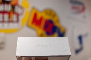 ПРЯМАЯ ВИДЕОТРАНСЛЯЦИЯ: РОЗЫГРЫШ IPHONE-5 СРЕДИ MIX-РЕПОРТЕРОВ