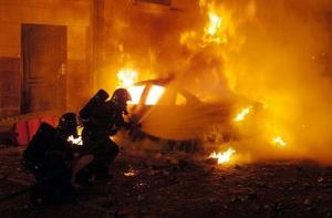 В новогоднюю ночь во Франции сожгли почти 1200 автомобилей