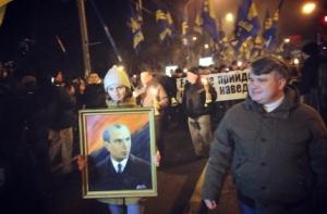 В Киеве прошло факельное шествие в честь дня рождения Бандеры