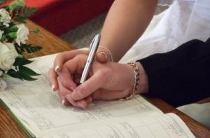 В Латвии стали чаще жениться