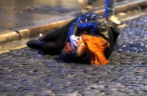 Полураздетые пьяные британцы усеяли тротуары в новогоднюю ночь (ФОТО)