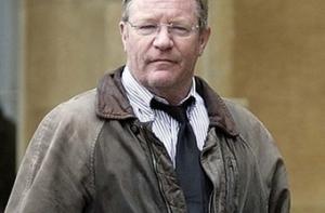 Британского комика обвинили в сексуальном насилии над 300 детьми