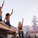 Активистки FEMEN подали обнаженный сигнал SOS в Давосе (ФОТО)