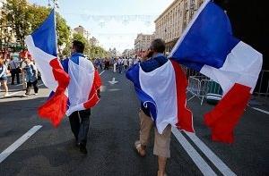 Половина молодых французов покидают страну