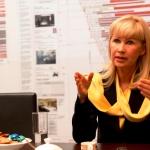 KNAB посчитал семейные фотографии бизнес-вумен угрозой обществу