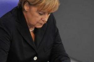 Власти Германии сохранят SMS Меркель как правительственные акты