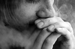 Из-за равнодушия прохожих пожилой мужчина обморозил руки