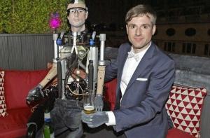 Британцы создали робота из искусственных органов и конечностей