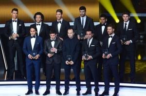 В символической сборной года – 11 игроков Примеры