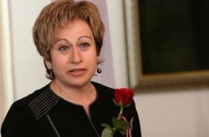 Представитель ЕК призвала популярных латвийцев «похвалить» евро