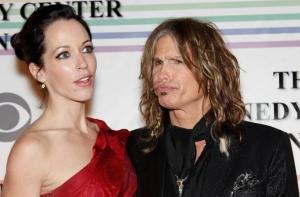 Вокалист Aerosmith расторг помолвку со своей невестой