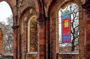 В Дрездене обнаружили витраж из зажигалок