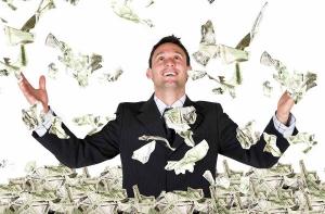 «Потолок» зарплат топ-менеджеров в этом году - 4780 латов