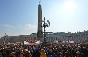 Папа Римский поблагодарил за любовь и поддержку