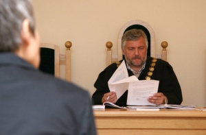 Сейм снял с должности судью Зиедониса Страздса