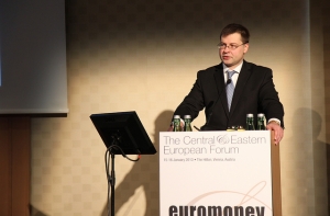 Депутат предложила Домбровскису подумать об отставке