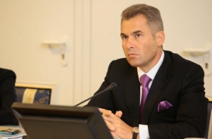 Однополые французские семьи не смогут усыновлять сирот из РФ