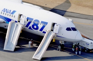 Dreamliner не поднимутся в воздух до середины мая